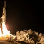 A cápsula Resilience passou por modificações para permitir que astronautas comerciais realizem a primeira caminhada espacial | Foto: Reprodução/SpaceX