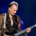 Sting nasceu em Gordon Matthew Sumner, em Newcastle-upon-Tyne, na Inglaterra; no entanto, foi em Londres que ele começou a ter sucesso na vida artística | Foto: Reprodução/Wikimedia Commons