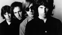 Da esquerda para a direita: John Densmore, Robby Krieger, Ray Manzarek, Jim Morrison | Foto: Joel Brodsky/Wikimedia Commons