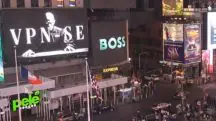 Alexandre de Moraes aparece em telão da Time Square; imagem incentiva uso de VPN