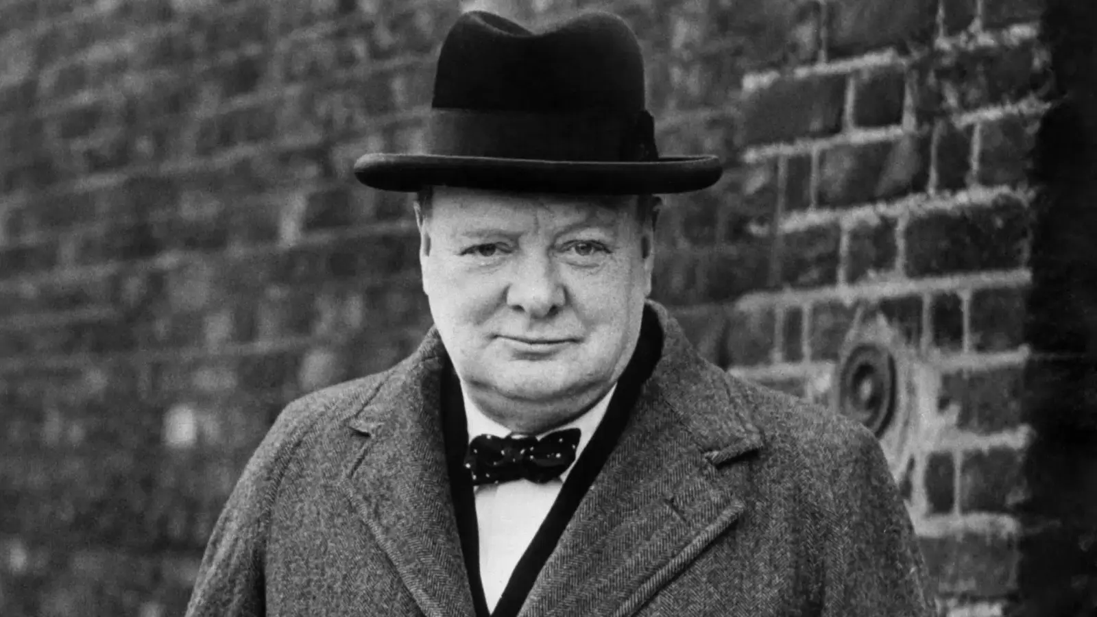 Apesar de toda violência empregada pelos alemães, o Reino Unido, liderado por Winston Churchill reage e consegue impor dificuldades ao avanço nazista | Foto: Wikimedia Commons