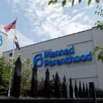 A Fundação Susan Thompson Buffett, presidida por Susie, doou US$ 8,4 bilhões para organizações que trabalham pela saúde reprodutiva, a exemplo da Planned Parenthood | Foto: Divulgação/Planned Parenthood
