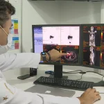 A terapia da Novartis age de forma direcionada, aproveitando um marcador específico presente em exames laboratoriais | Foto: Reprodução/Agência Brasil