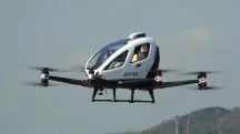 Carro voador de modelo EH216, da empresa chinesa EHang | Foto: Reprodução/Redes sociais