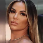 Deolane é famosa por ostentar uma vida de luxo nas redes sociais, exibindo joias, roupas e viagens | Foto: Reprodução/Instagram