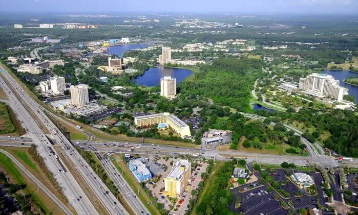 Vista aérea dos parques da Disney: área tem mais de 8 mil hectares | Foto: Reprodução/Redes sociais