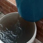 A água não deve ser consumida ou oferecida aos animais, tampouco tomar banho de chuva | Foto: Reprodução/ND+