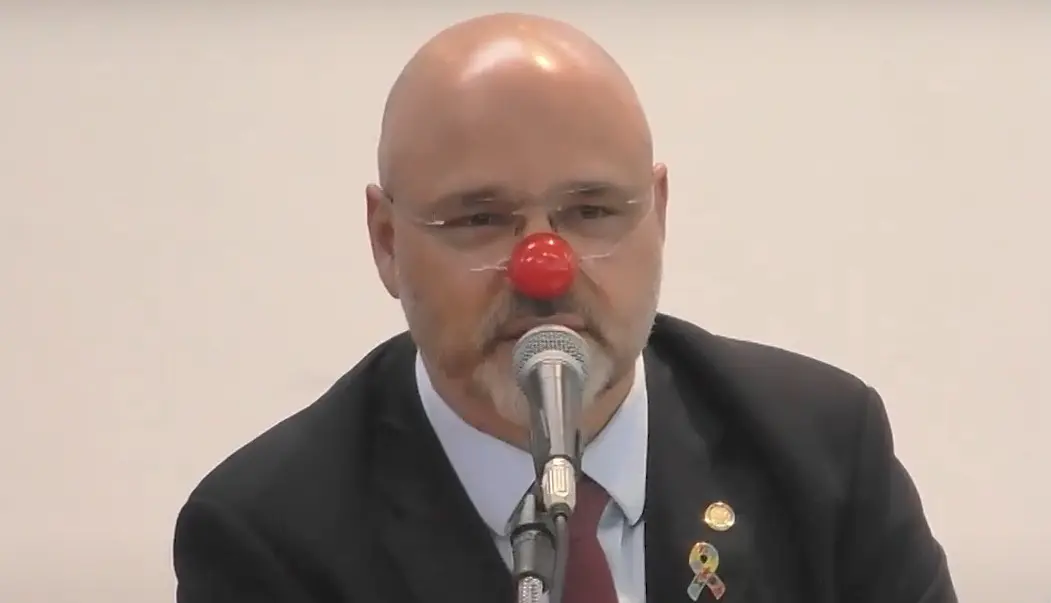 fred pacheco - presidente da cpi dos planos de saúde na alerj - nariz de palhaço