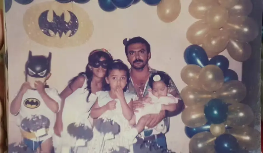 Givaldo José Vicente de Deus com seus filhos, incluindo a atual policial civil Gislayne | Foto: Reprodução/Rede sociais