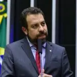 Guilherme Boulos na tribuna da Câmara dos Deputados
