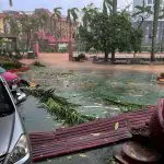 A passagem do tufão forçou o deslocamento de milhares de pessoas nas regiões atingidas | Foto: Reprodução/Reuters