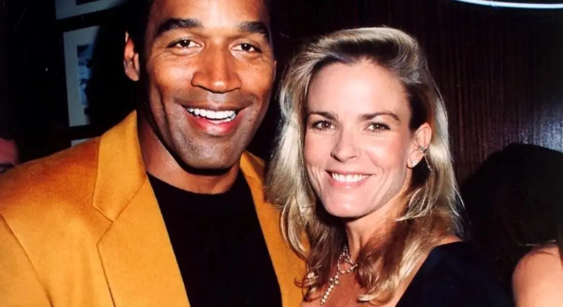 O.J. Simpson e a ex-esposa dele, Nicole Brown Simpson | Foto: Reprodução/Twitter/X