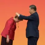 Dilma Rousseff recebe medalha do ditador da China