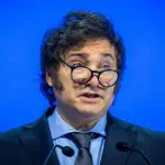 Milei veta reforma do sistema de aposentadorias e pensões na Argentina