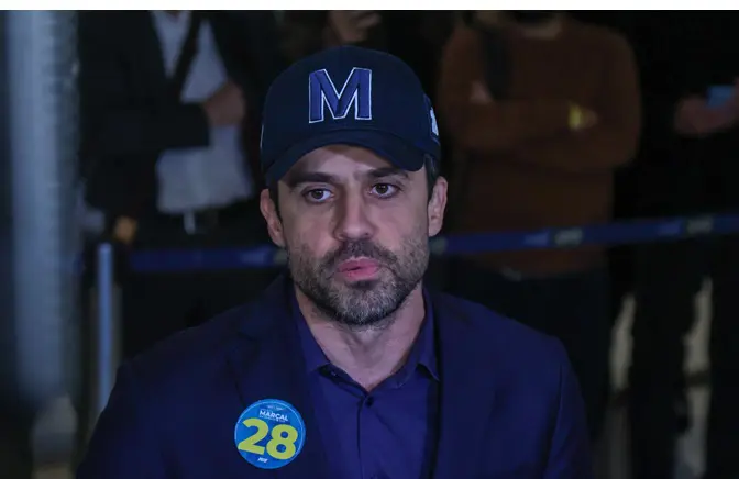 O candidato Pablo Marçal concede entrevista depois d o debate organizado pela Rede TV e pelo UOL entre candidatos do primeiro turno das eleições para prefeito da cidade de São Paulo realizado nos estúdios da emissora em Osasco (SP) — 17/9/2024 | Foto: Yuri Murakami/Fotoarena/Estadão Conteúdo