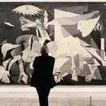 Quadro "Guernica", de Pablo Picasso, em exposição no Museu Rainha Sofia, na Espanha | Foto: Reprodução/BBC