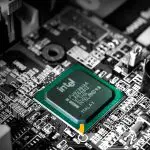 Intel perdeu valor de mercado nos últimos anos e promoveu demissões | Foto: Slejven Djurakovic/Unsplash