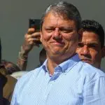O governador de São Paulo, Tarcísio de Freitas (Republicanos), anunciou que bens e valores apreendidos do crime organizado serão usados em investimento nas polícias | Foto: Yuri Murakami/Estadão Conteúdo