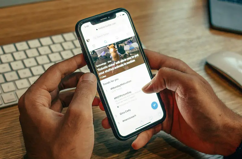 X/Twitter voltou a funcionar no Brasil nesta quarta-feira, 18 | Foto: Charles de Luvio/Unsplash