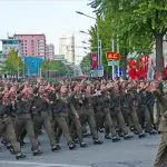 Tropas da Coreia do Norte em um desfile militar
