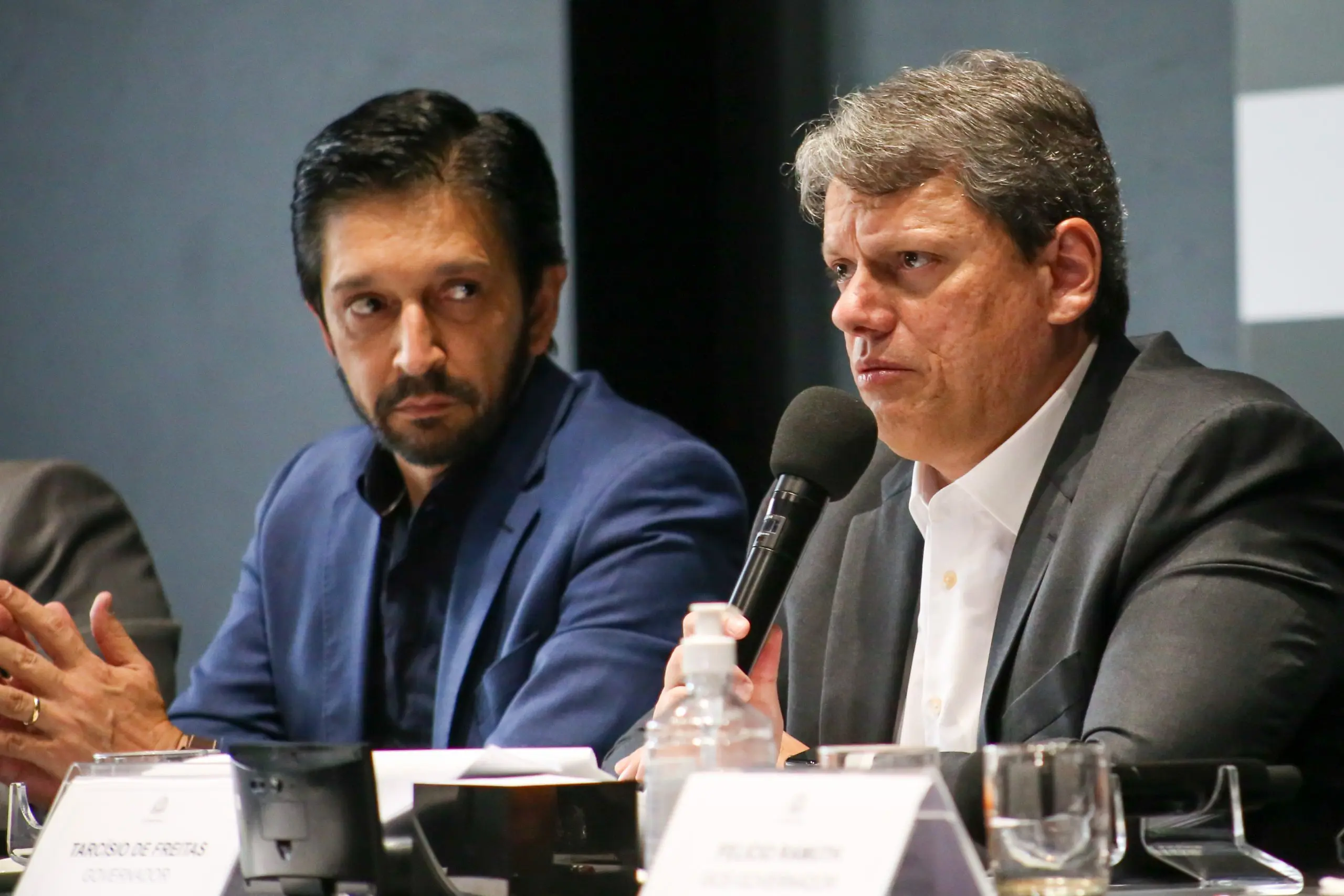 O governador Tarcísio de Freitas (Republicanos) junto com o prefeito Ricardo Nunes (MDB) 