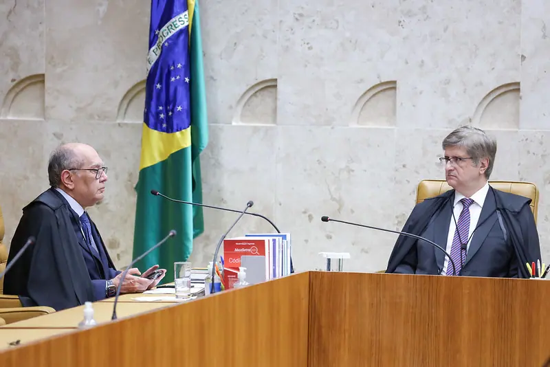 Ministro Gilmar Mendes e procurador-geral da República, Paulo Gonet, durante sessão plenária do STF