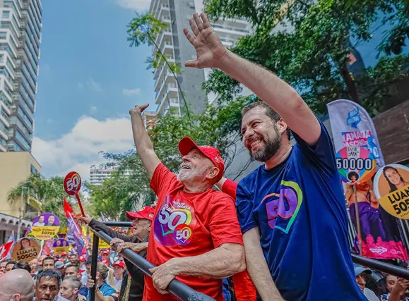 Presidente Lula e Guilherme Boulos em carreata, neste sábado, 5, em São Paulo