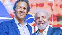 Lula ao lado do ministro Fernando Haddad, responsável pela economia brasileira | Foto: Reprodução/Flickr/Lula Oficial