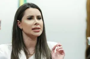 A deputada Caroline de Toni está colhendo assinaturas para criação do CPI dos Correios | Foto: Lula Marques/Agência Brasil