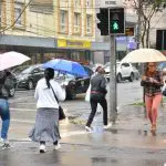 Clima com chuvas de pequena intensidade e períodos irregulares deve marcar a passagem do feriado na Região Sul do Brasil | Foto: Antonio Machado/FotoArena/Estadão Conteúdo