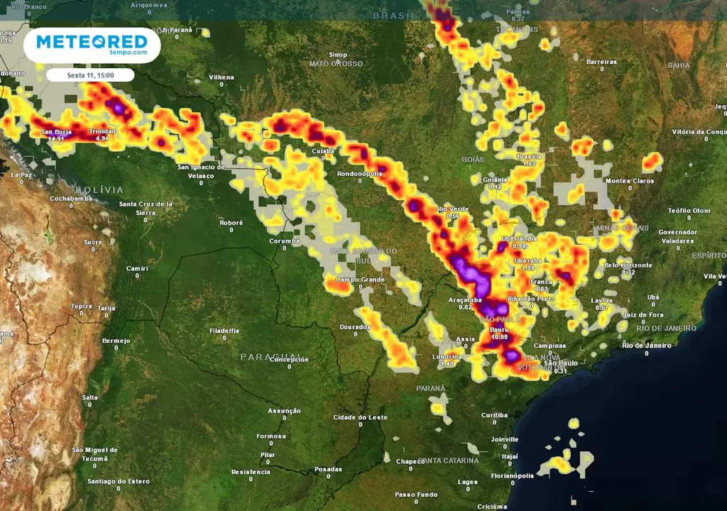 Há previsão de densidade de raios na sexta-feira 11, durante a tarde. Com isso, existe a possibilidade de tempestades com raios se formarem em boa parte da região Sudeste, especialmente São Paulo | Foto: Divulgação/Meteored
