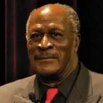 Ator John Amos durante entrevista, em 2011 | Foto: U.S. National Archives/Domínio público
