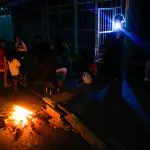 Moradores e comerciantes sofrem com a falta de energia elétrica a mais de 72 horas, por causa do apagão em São Paulo. Ricardo Nunes acionou a Justiça contra a Enel | Foto: Aloisio Mauricio/FotoArena/Estadão Conteúdo