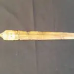 Espada de bronze foi encontrada no sítio arqueológico | Foto: Reprodução/Ministério de Turismo e Antiguidades do Egito