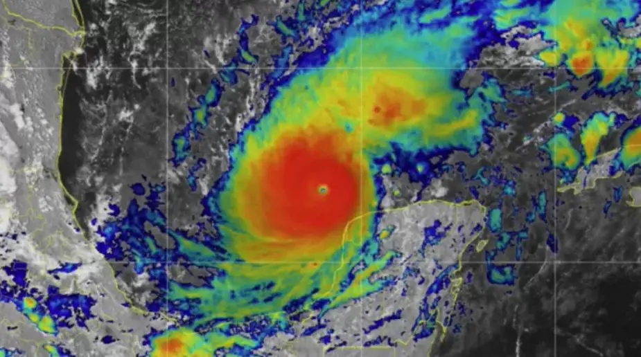 Imagens de satélite, que revelam a magnitude do furacão, surpreenderam até mesmo os especialistas por causa dos potenciais danos que o fenômeno pode causar | Divulgação/Administração Oceânica e Atmosférica Nacional dos EUA