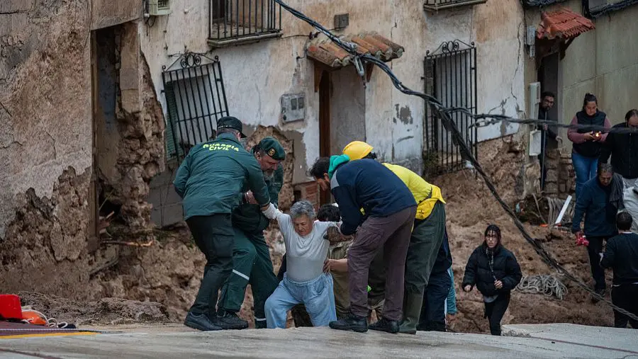 Equipes de resgate socorrem atingidos pelas tempestades na Espanha | Foto: Reprodução/RTVE