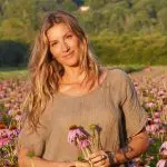 Gisele Bündchen tem mantido sua vida pessoal longe dos holofotes. Atualmente, ela utiliza as redes sociais para compartilhar suas experiências com hábitos alimentares saudáveis | Foto: Reprodução/Instagram