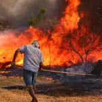 Em resposta, o governo federal intensificou suas ações de combate aos incêndios, com centenas de profissionais e várias aeronaves para controlar as chamas | Foto: Fabio Rodrigues-Pozzebom/Agência Brasil