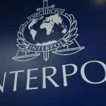 Em maio de 2024 o Partido dos Trabalhadores (PT) chegou a divulgar a notícia falsa sobre 51 manifestantes que seriam procurados pela Interpol | Foto: Reprodução/Wikimedia Commons