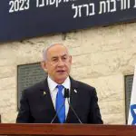 O primeiro-ministro israelense, Benjamin Netanyahu, fala durante uma cerimônia memorial do ataque do Hamas em 7 de outubro de 2023 - 27/10/2024 | Gil Cohen-Magen/Pool/Reuters