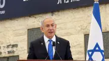 O primeiro-ministro israelense, Benjamin Netanyahu, fala durante uma cerimônia memorial do ataque do Hamas em 7 de outubro de 2023 - 27/10/2024 | Gil Cohen-Magen/Pool/Reuters