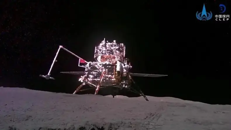 O módulo de pouso e ascensão da missão chinesa Chang'e 6 coletou amostras de solo na face oculta da Lua | Foto: Divulgação/CNSA