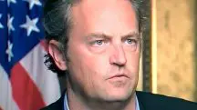 Matthew Perry ficou conhecido principalmente por seu papel icônico como Chandler Bing na série de sucesso Friends | Foto: Reprodução/Wikimedia Commons