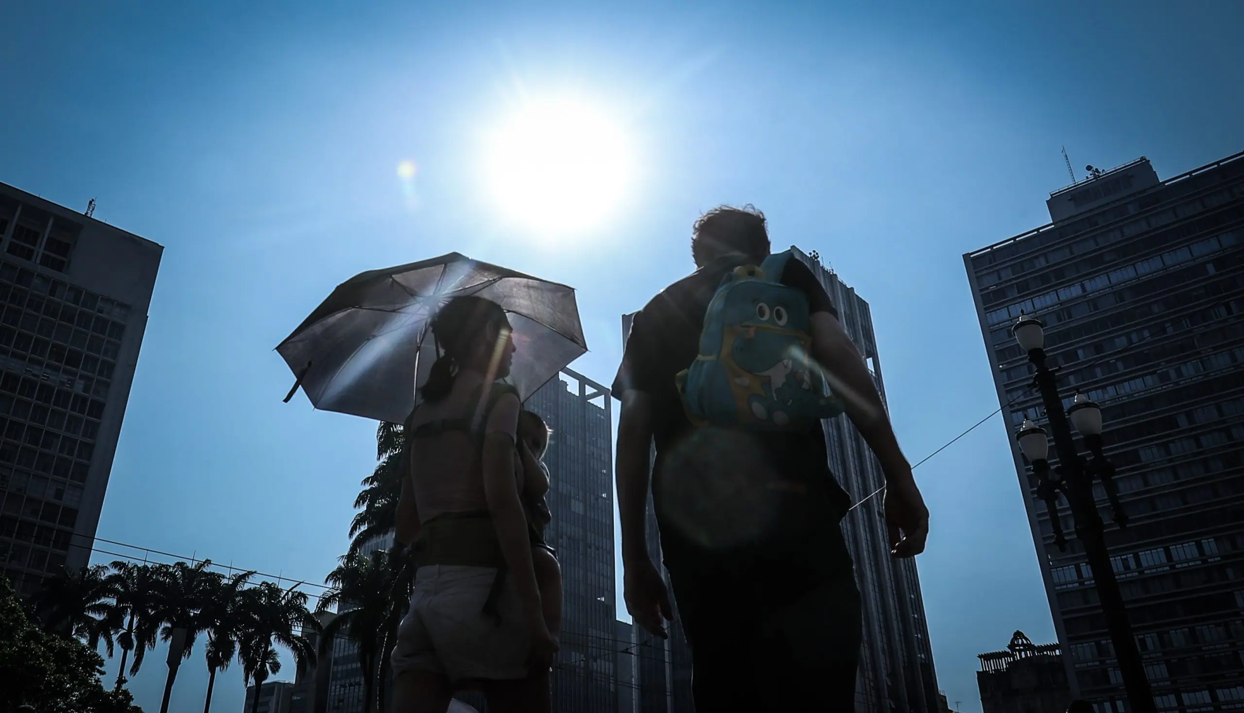 Onda de calor precede frente fria