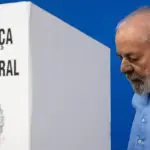 Lula, durante seu voto no primeiro turno das eleições municipais de 2024, na manhã deste domingo, 6, na Escola Estadual João Firmino Correia, em São Bernardo do Campo (SP) - 6/10/2024 | Foto: Rodilei Morais/FotoArena/Estadão Conteúdo