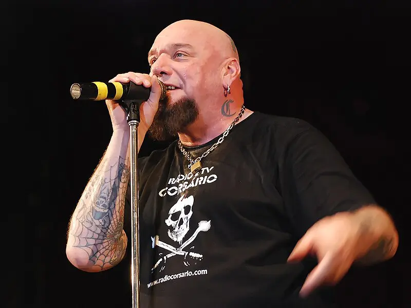 O ex-vocalista do Iron Maiden
