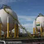 Esferas de armazenamento de gás liquefeito de petróleo (GLP) da Refinaria Duque de Caxias, da Petrobras | Reprodução/Agência Petrobras