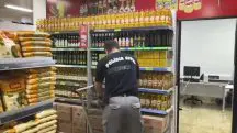Em sequência a proibições do Ministério da Agricultura, policiais apreendem marcas de azeite consideradas impróprias para o consumo | Foto: Divulgação/Polícia Civil do Espírito Santo