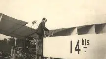 Santos Dumont embarca no 14-Bis | Foto: Correio da Manhã/Arquivo Nacional