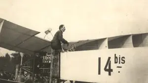 Santos Dumont embarca no 14-Bis | Foto: Correio da Manhã/Arquivo Nacional